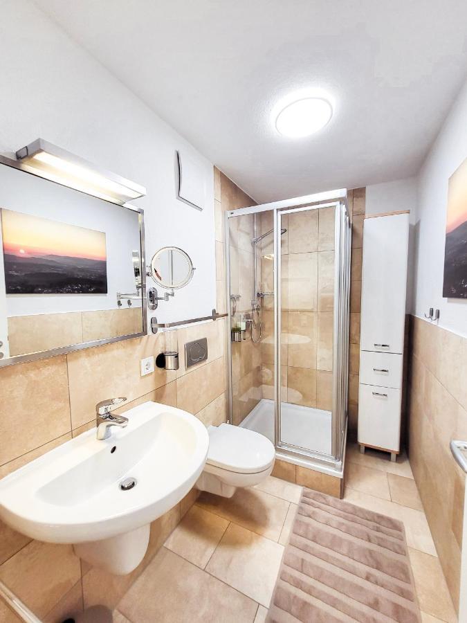 Zentrale Ferienwohnung In Aalen City Mit 4-Sternen Exterior foto
